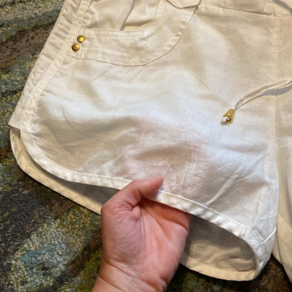 ⭐️ Linen by Basix of America White Shorts - Picture 14 of 15